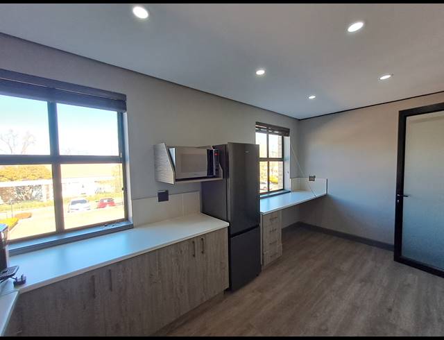 270M² OFFICE TO LET IN DUNKELD WEST